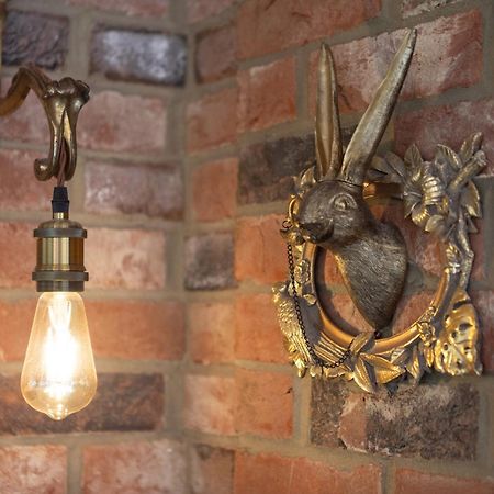 Mount Edgcumbe Bed & Breakfast Royal Tunbridge Wells Exterior photo A wall light
