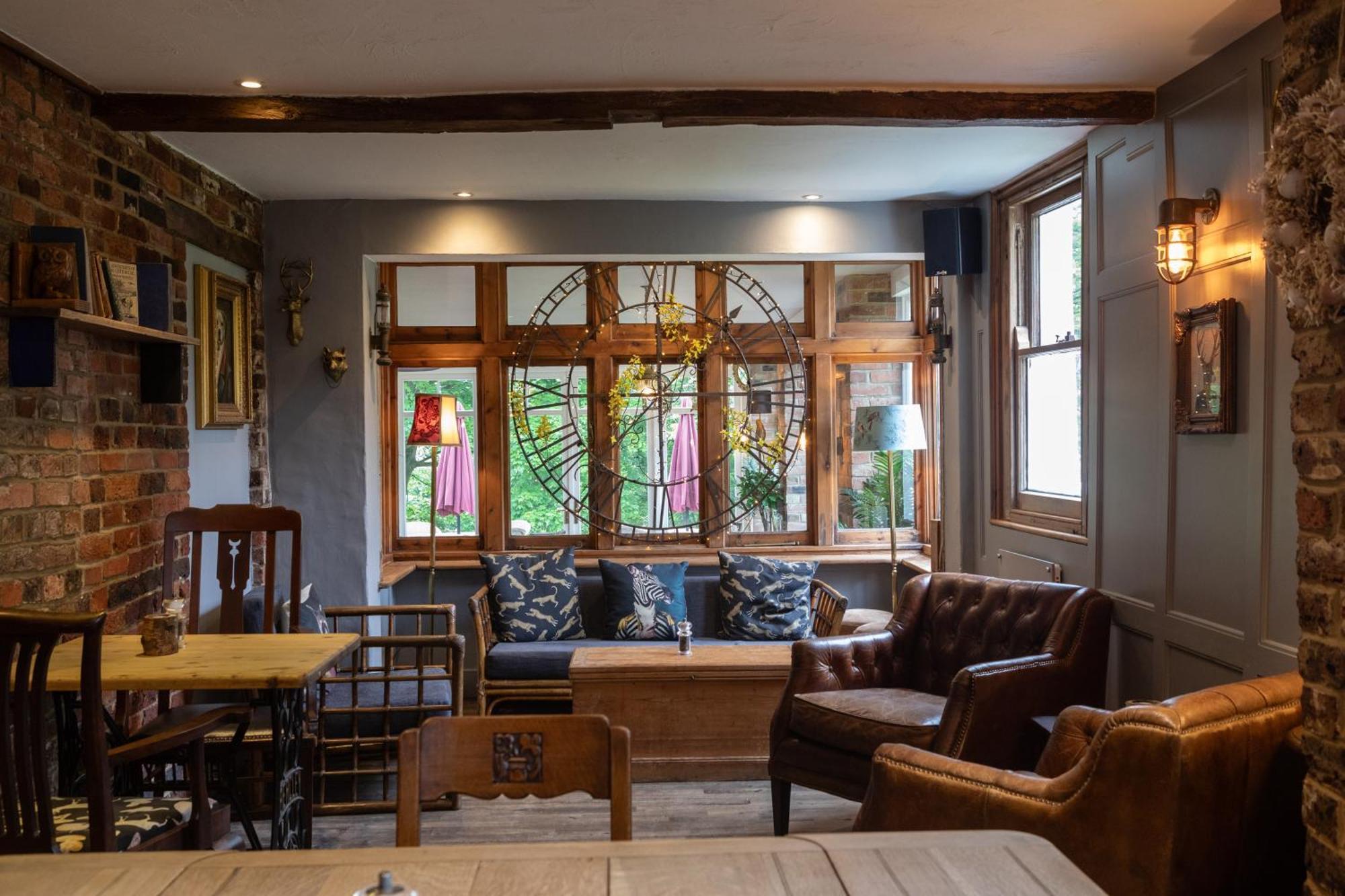 Mount Edgcumbe Bed & Breakfast Royal Tunbridge Wells Exterior photo The interior of the pub