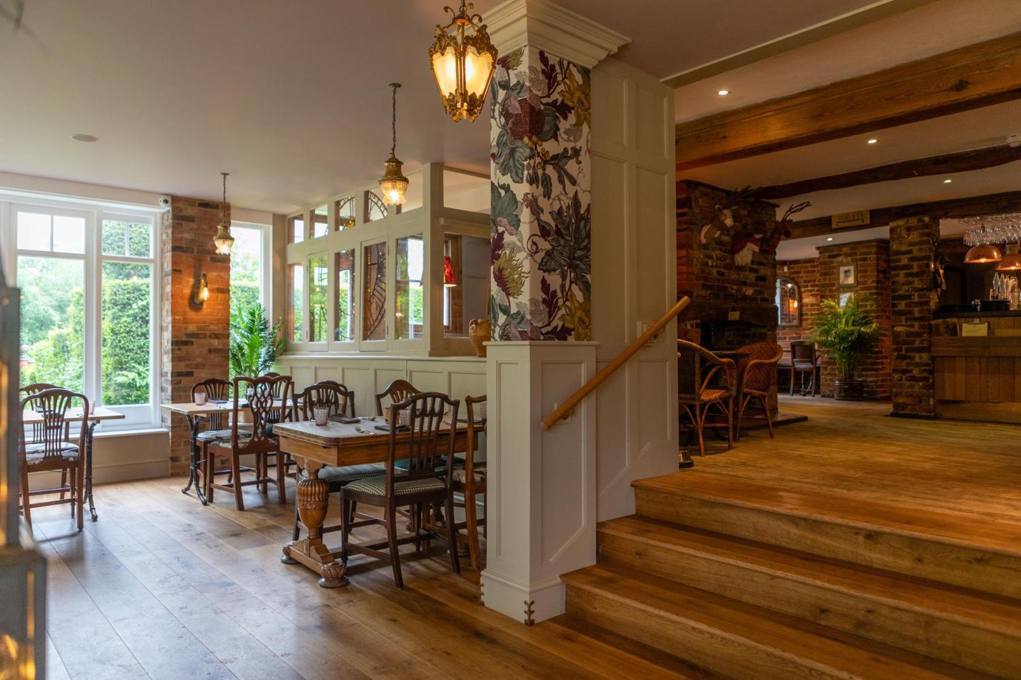 Mount Edgcumbe Bed & Breakfast Royal Tunbridge Wells Exterior photo The interior of the restaurant