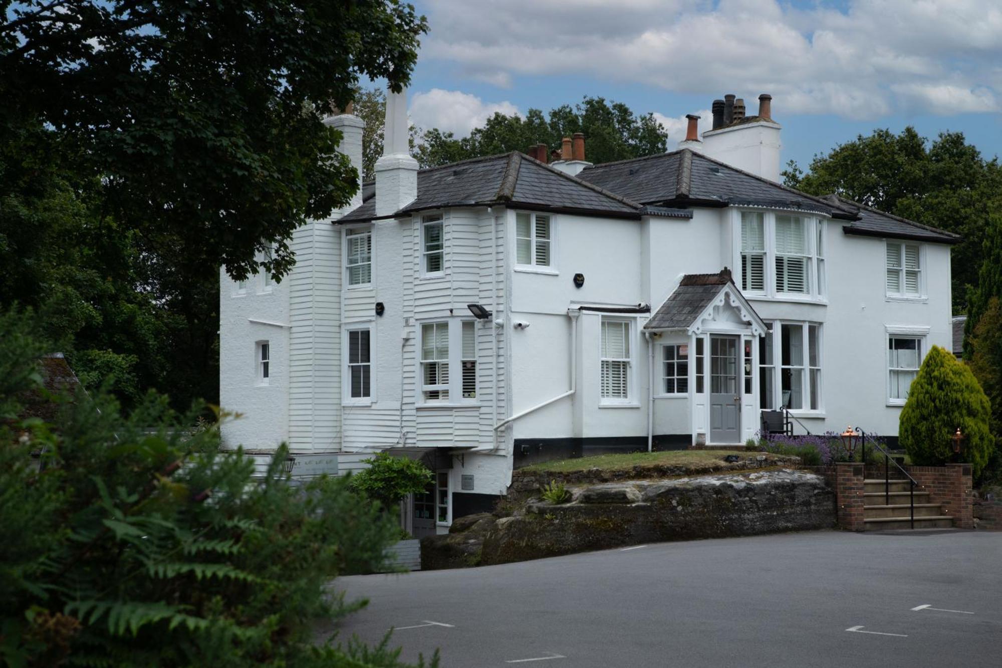 Mount Edgcumbe Bed & Breakfast Royal Tunbridge Wells Exterior photo The former station building